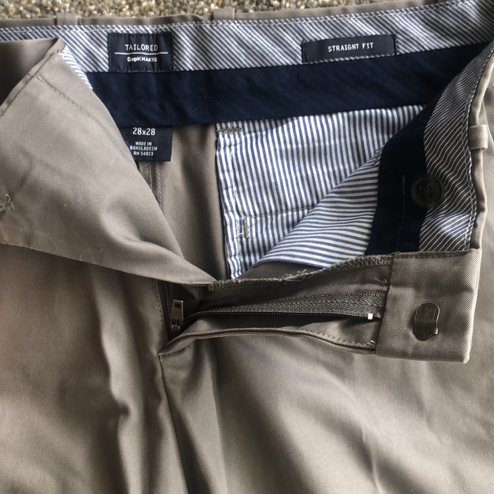 Men’s GAP Khakis Pants Tailored Straight Leg Fit like new 28 x 28 GREY